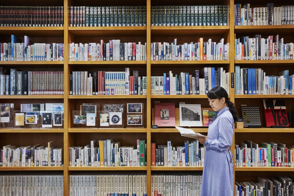 アーティストについての図書室夜話