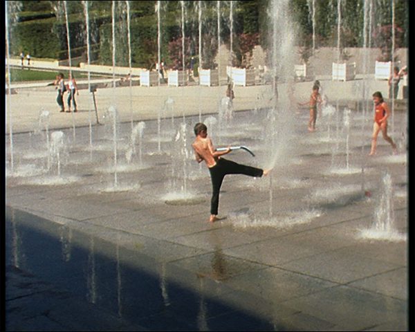 ヘルガ・ファンダール《噴水》3分25秒 Helga FANDERL, <i>Brunnen (Fountain)</i>, 3 min. 25 sec.