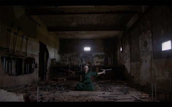 クレア・カニングハム、デール・コーレット《似ていること》2014/3分10秒 Claire CUNNINGHAM, Dale CORLETT, <i>Resemblance</i>, 2014 / 3 min. 10 sec.