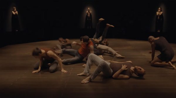 ロニ・アズガド、バットシェバ舞踊団《ザ・ホール》2013/1分7秒 Roni AZGAD, Batsheva Dance Company, <i>The Hole</i>, 2013 / 1 min. 7 sec.